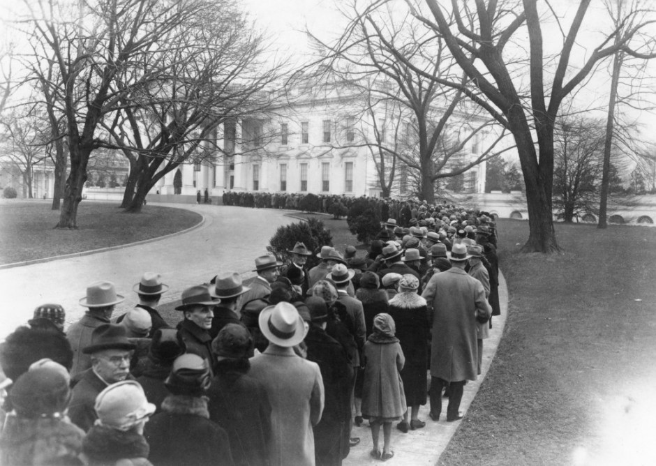 People waiting in line to see the president of the USA on New Year 1927