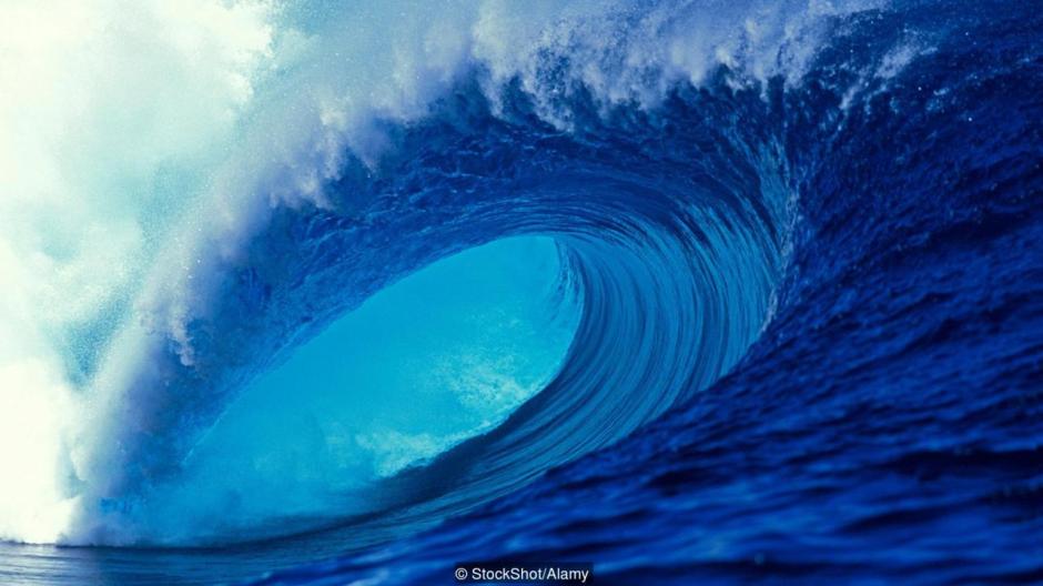 A huge ocean wave perfect for an experienced surfer